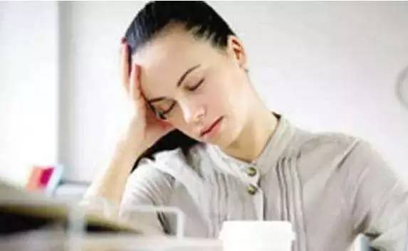 what??？“香”艷的美女成了辦公室污染源，甲醛治理非常必要！