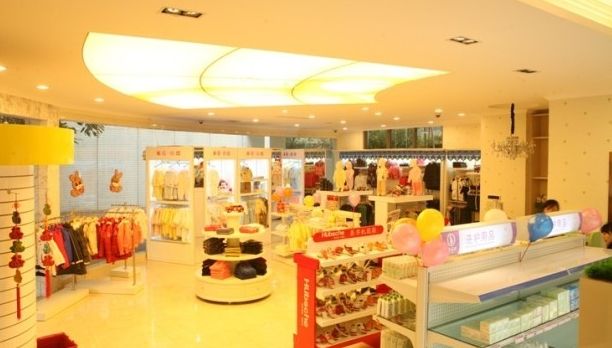 剛開業(yè)四個月的小店關門歇業(yè)，原因有兩點：一是甲醛超標了5倍多，二是老板娘因此流產(chǎn)了……