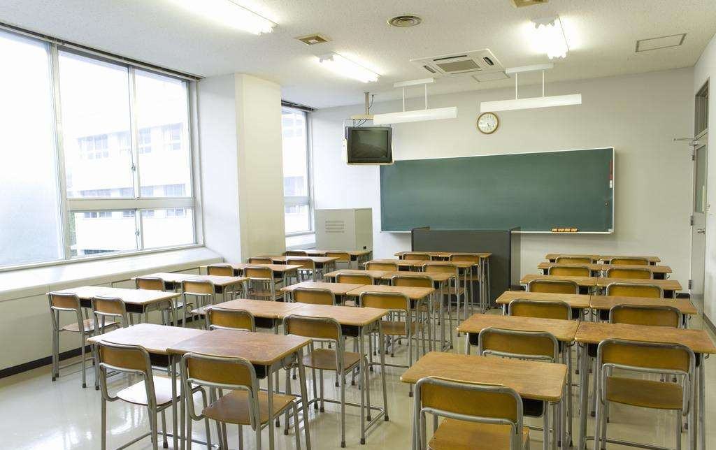 校舍裝修完買了400盆綠蘿凈化空氣，還有孩子開學***天就熏暈了！