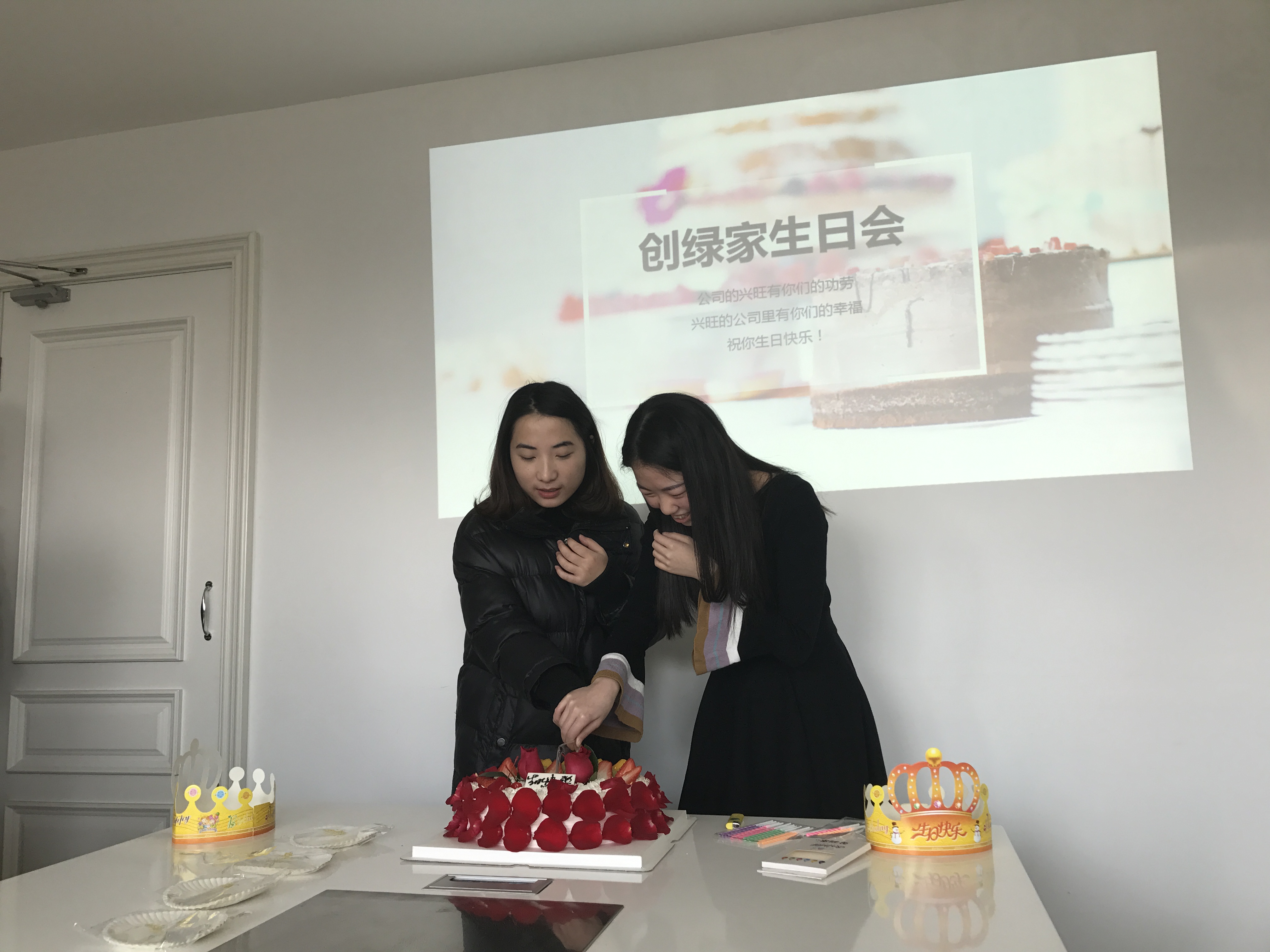 【1月生日會】本月壽星只有美少女，拍圖拍到小編手機內(nèi)存不夠啦！