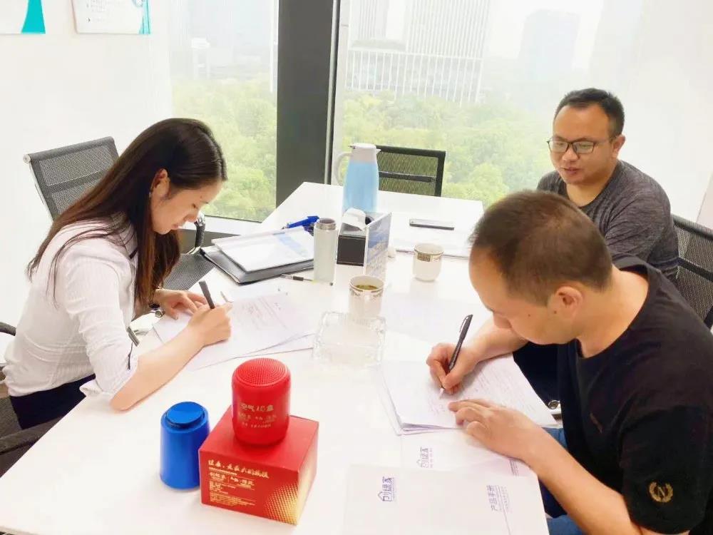 熱烈祝賀袁總陳總簽約創(chuàng)綠家浙江省寧波市區(qū)級代理！
