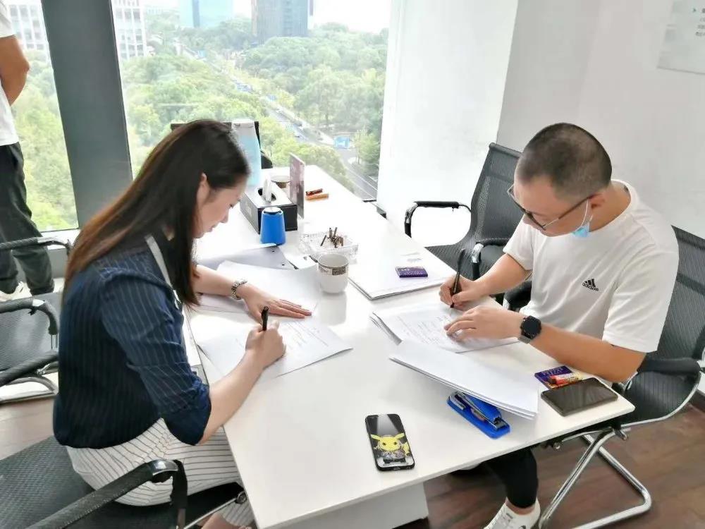 熱烈祝賀李總簽約創(chuàng)綠家福建省莆田市區(qū)級(jí)代理！