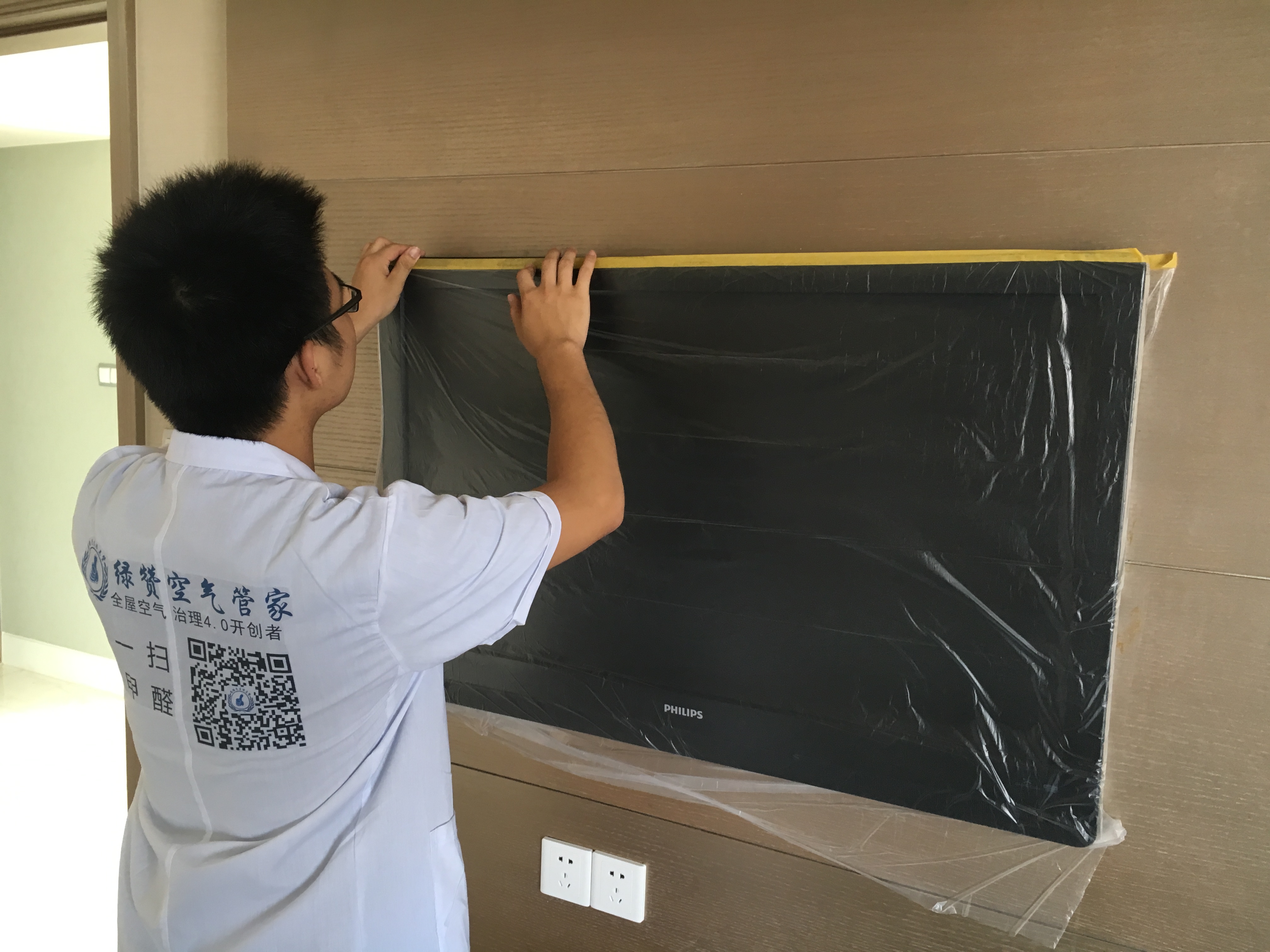 除甲醛公司近日發(fā)現(xiàn)，室內(nèi)膠粘劑會(huì)導(dǎo)致甲醛嚴(yán)重超標(biāo)